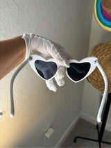 NWT White Heart Skull Rhinestone Sunglasses w/ Box 💀💎🕶️✨