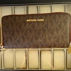 👜 New Michael Kors Brown Burgundy Zip Wristlet Wallet NWOT